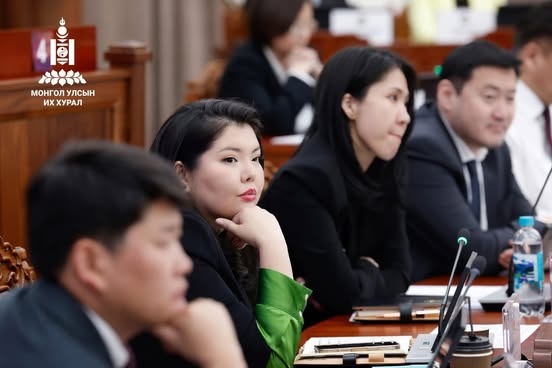 Саяхан засгийн эсрэг талбай дээр гарч эздийнхээ төлөө уйгагүй зүтгэсэн УИХ-ын гишүүд захаасаа шагналаа авч эхэлснээ зарлахгүй байж чадсангүй.